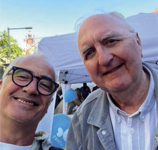 Germán, a la izquierda, junto al escritor británico y traductor Peter Bush.
