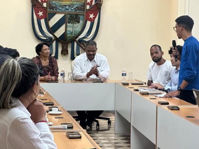 La Federación Estudiantil Universitaria (FEU) de la Universidad de La Habana y el Tribunal Provincial Popular de Ciudad de La Habana firmaron un convenio de colaboración.