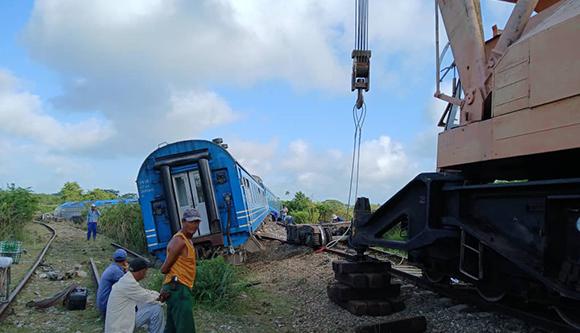 Descarrilamiento en Camagüey de tren Holguín-Habana