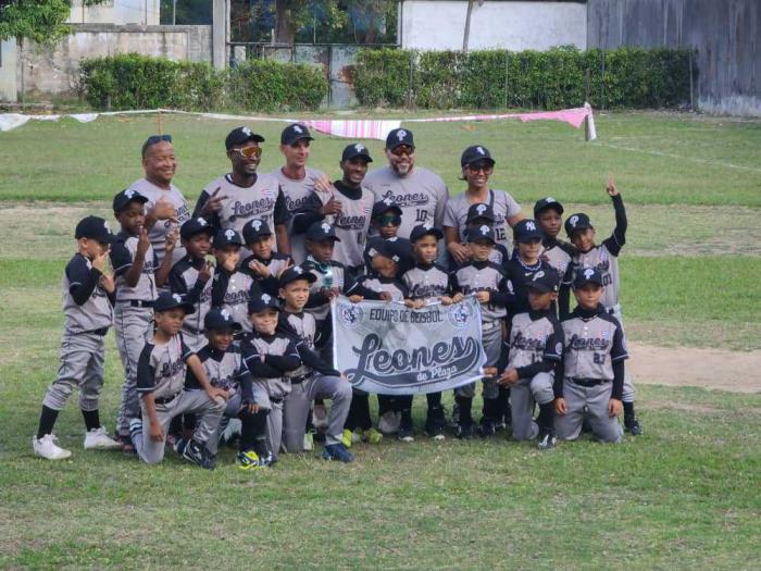 Equipo de béisbol Los leones de Plaza