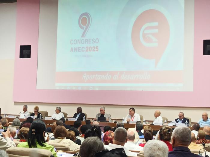 Asiste Díaz-Canel a congreso de la ANEC