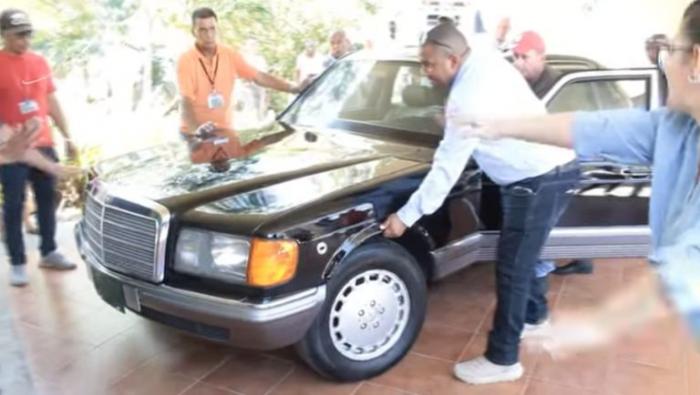 Exhibirán auto Mercedes Benz 500 usado por Fidel