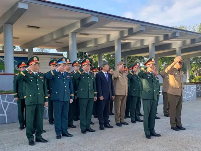 Llega a Cuba Jefe del Estado Mayor General del Ejército Popular de Vietnam.