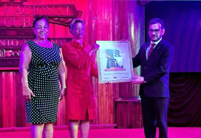 Reconocimiento Colectivo Distinguido Nacional a Tribunal Provincial Popular de La Habana
