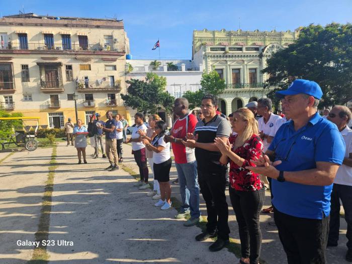 El acto fue presidido por Katia Labrada Vida, secretaria general del Sindicato Nacional de los Trabajadores del Transporte y Puertos; y Roberto Ricardo Marrero, director general de la OSDE GEMAR.