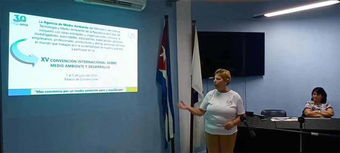 Maritza García, presidenta de la Agencia de Medio Ambiente (AMA) explica pormenores de la XV Convención Internacional sobre Medio Ambiente y Desarrollo.