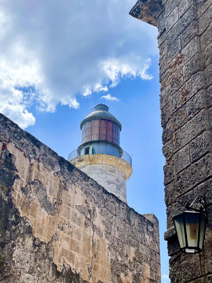 La Marina de Guerra electrificó el Faro del Morro al cumplirse el centenario de su instalación.