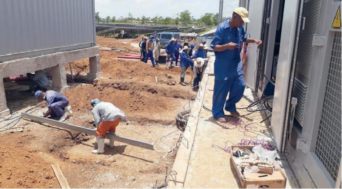 Trabajadores en el Parque fotovoltaico en Boyeros