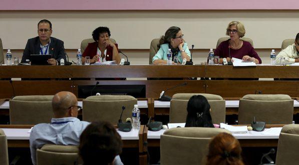 Debates en Comisión de Cultura, Educación, Ciencia y Tecnología del Parlamento cubano