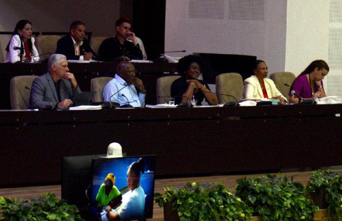 Asiste Díaz-Canel a tercera jornada del Parlamento cubano
