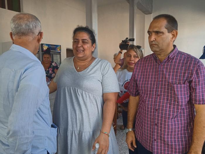 El miembro del Buro Político general de Brigada José Amado Ricardo Guerra, secretario del Consejo de Ministros, diputado al Parlamento cubano por el municipio Diez de Octubre, junto  a las principales autoridades de La Habana y la localidad recorrió  el nuevo establecimiento de Duque Chocolatier, en el Consejo Popular Santo Suárez, fue una de las obras entregadas en saludo a la efemerides moncadista.