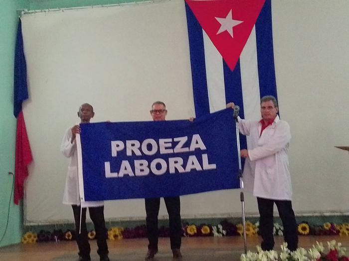 Hospital Dermatológico Dr. Guillermo Fernández Hernández-Baquero recibió la Bandera de Proeza Laboral.