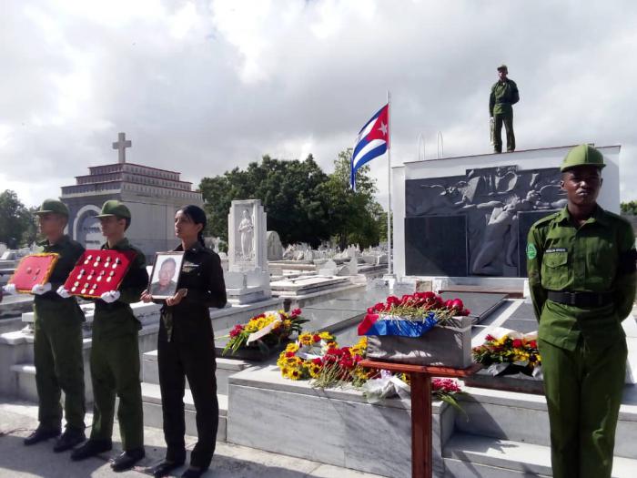 Honores militares al coronel de la reserva Pedro Francisco Rodríguez Peralta, en el Panteón del MININT en la necrópolis de Colón, en La Habana.