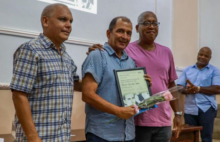 Entrega de Premio Ricardo Saenz, moneda conmemorativa 60 aniversario y carnets de nuevos ingresos en la Upec