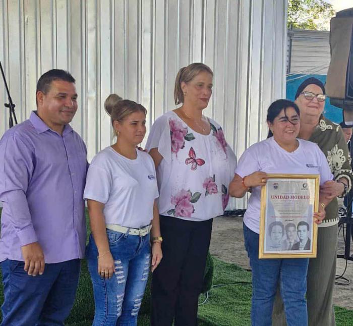 Distinción Unidad Modelo a Unidad Básica de Productos Industriales y Tramitación Aduanal.