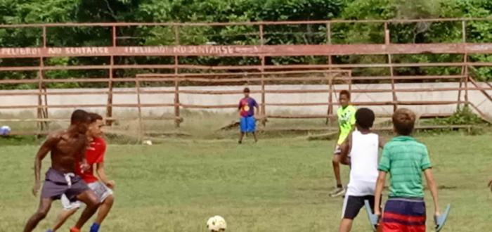 Encuentro entre miembros Proyecto Soñarte y practicantes de deportes
