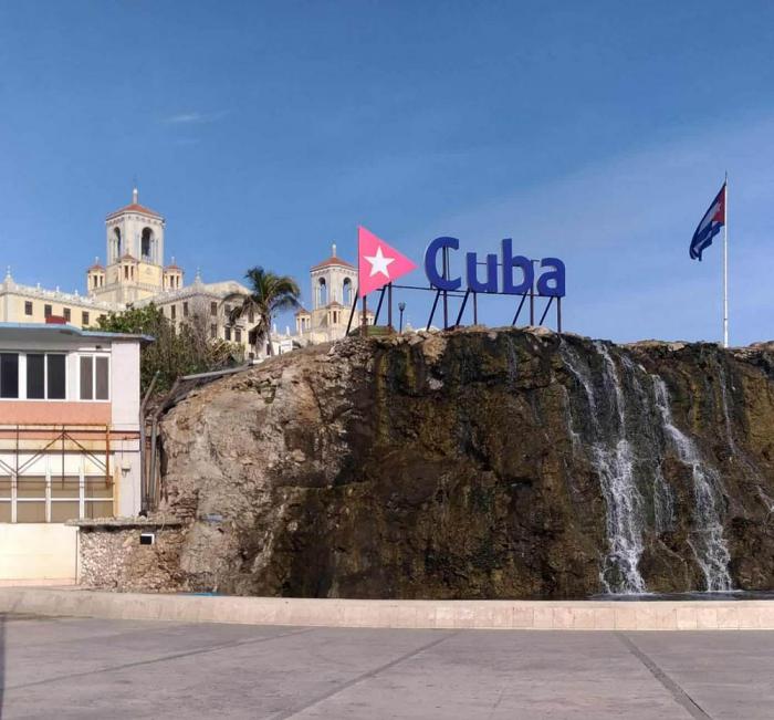 Fuente de la cascada de 23 y Malecón