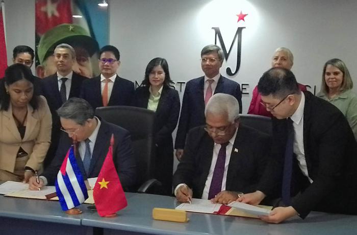 Ministerios de Justicia de Cuba y Viet Nam firman acuerdo de asistencia técnica