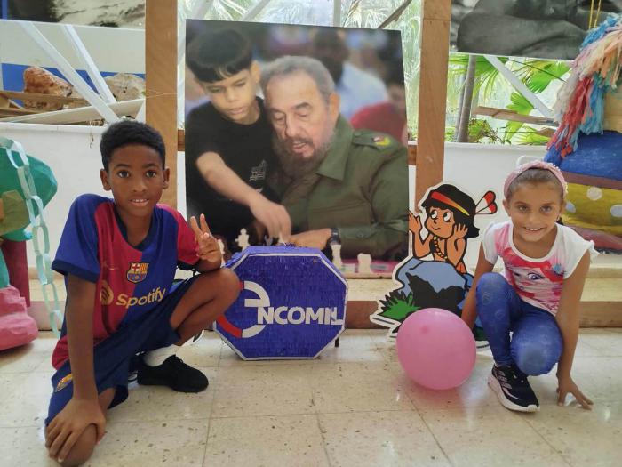 Celebran cumpleaños de Fidel en Expocuba