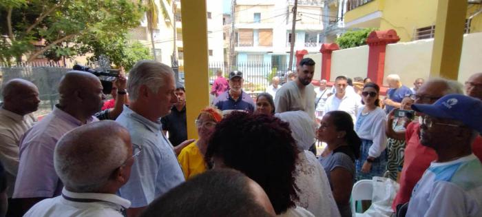 Asiste Díaz-Canel a la apertura del punto gastronómico El Rampeño