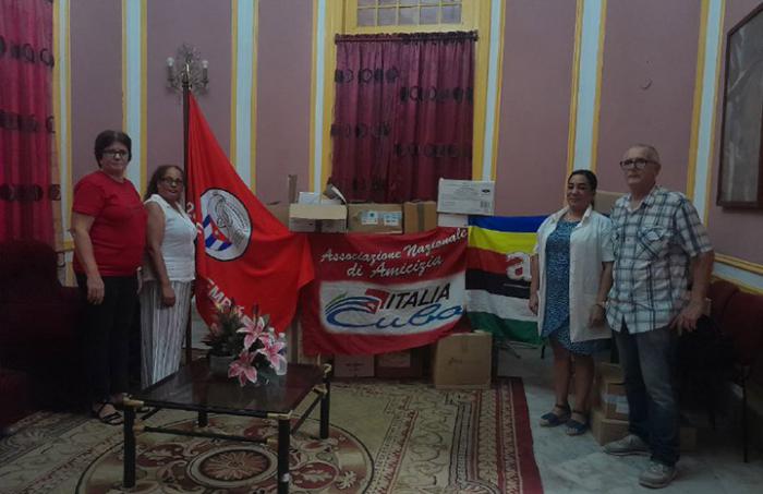 Donativo de medicamentos para centros de salud en La Habana