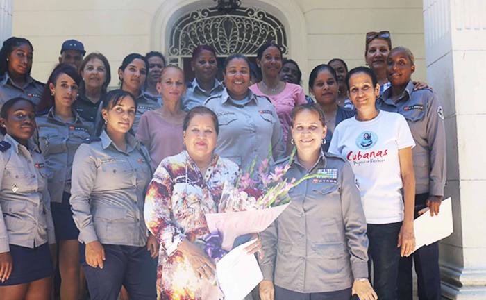 Combatientes de la PNR rinden homenaje a la FMC