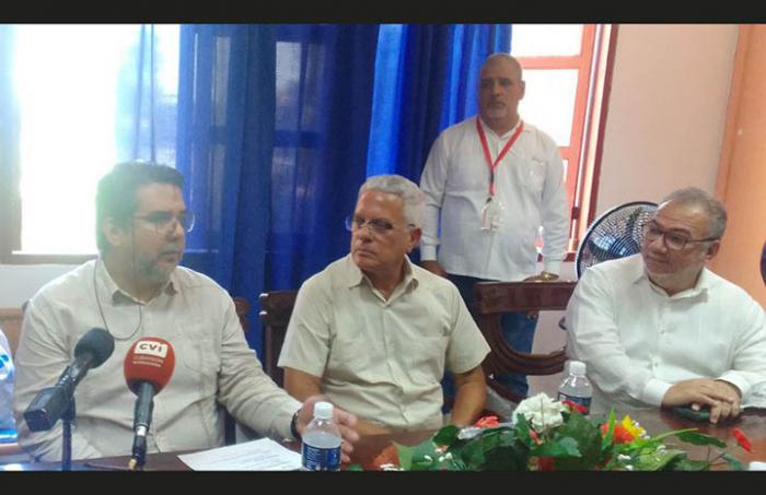 Participantes en el acto de entrega del donativo de medicamentos para la Tuberculosis desde Brasil