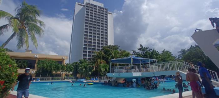Piscina del hotel Neptuno.