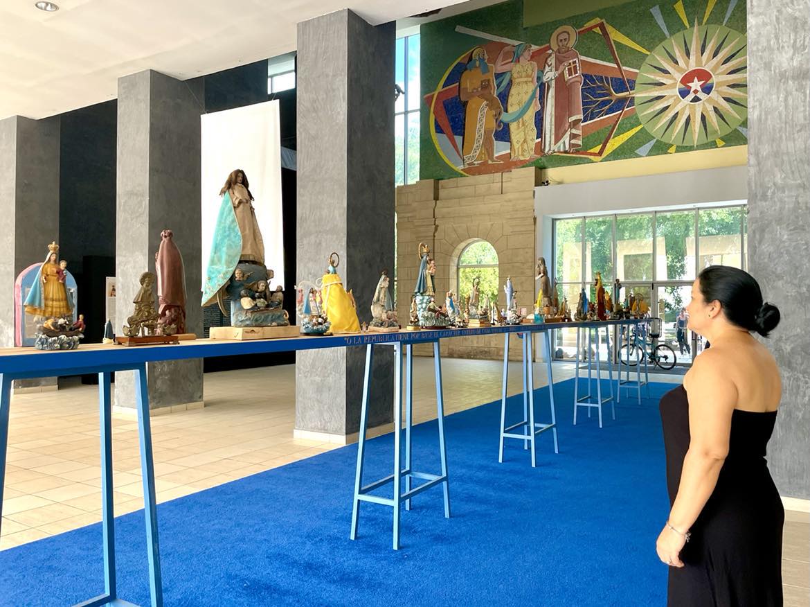 Desde el 5 de septiembre, el Museo Nacional de Bellas Arte acoge la muestra “Ave María”, con 55 imágenes de la Virgen de la Caridad del Cobre.
