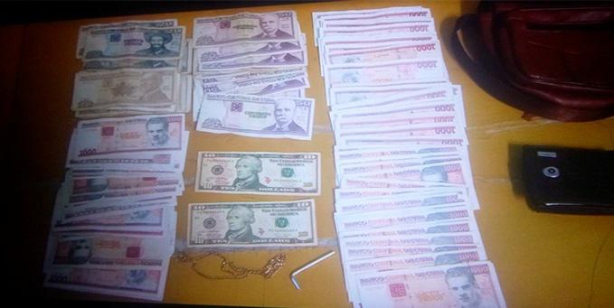 Riñonera  abandonada que contenía un pañuelo, un audífono, una cadena de oro de 22 kilates valorada en 100 000 CUP, y una billetera con documentos personales y 68 720 CUP en efectivo