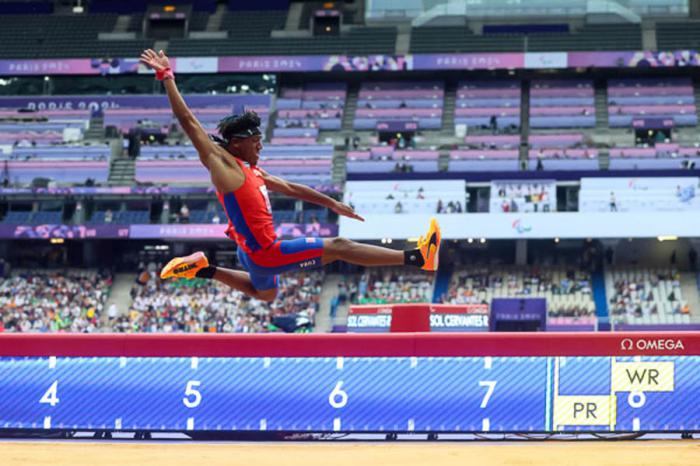 Robiel Yankiel Sol Cervantes compite en la final de salto de longitud T47 del atletismo con sede en Estadio de Francia durante los Juegos Paralìmpicos París 2024, el 3 de Agosto de 2024 en Paris, Francia. FOTO: Calixto N. Llanes/Periódico JIT (Cuba)