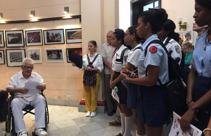 Jorge Rivas en inauguración de la exposición fotográfica itinerante Una Fiel Osadía