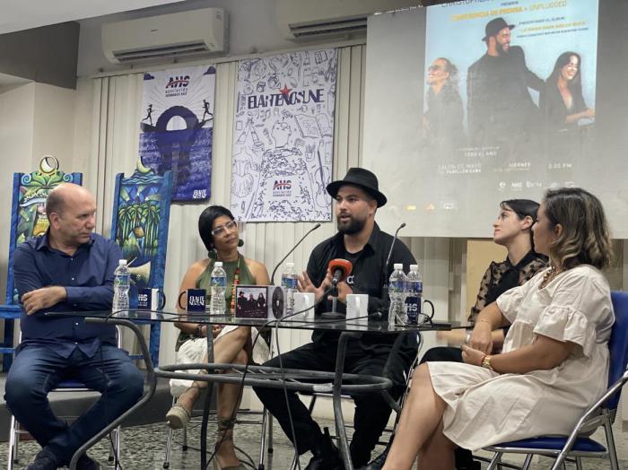 En la tarde de este 12 de septiembre, el Salón de Mayo del Pabellón Cuba, sede de la Asociación Hermanos Saíz (AHS), acogió la presentación del nuevo disco de Christopher Simpson & Elevación.