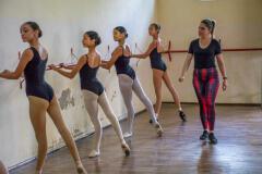 Jóvenes en ensayo de ballet
