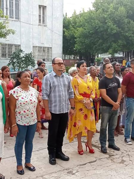 Fiscalia Provincial de la Habana recibe la insignia 65 aniversario de los CDR