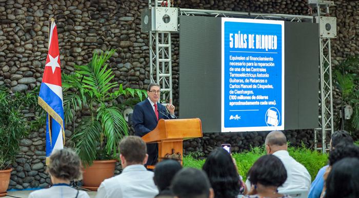 Bruno Rodríguez Parrilla, Ministro de Relaciones Exteriores de Cuba (MINREX), presenta el informe de Cuba sobre el Bloqueo 2025. Foto: Abel Padrón Padilla/ Cubadebate.