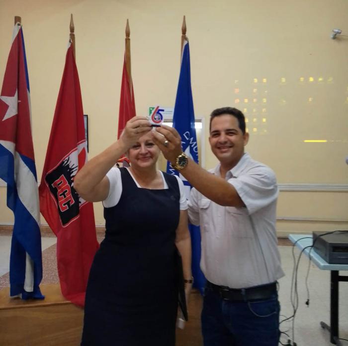Recibe División Habana de ETECSA condición 65 aniversario de los CDR