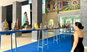 Desde el 5 de septiembre, el Museo Nacional de Bellas Arte acoge la muestra “Ave María”, con 55 imágenes de la Virgen de la Caridad del Cobre.