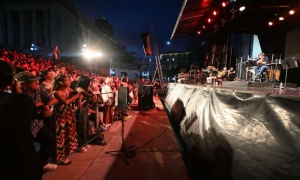 Concierto de Silvio en la escalinata