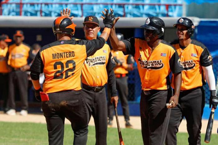 Jugadores de los Leopardos de Villa Clara.