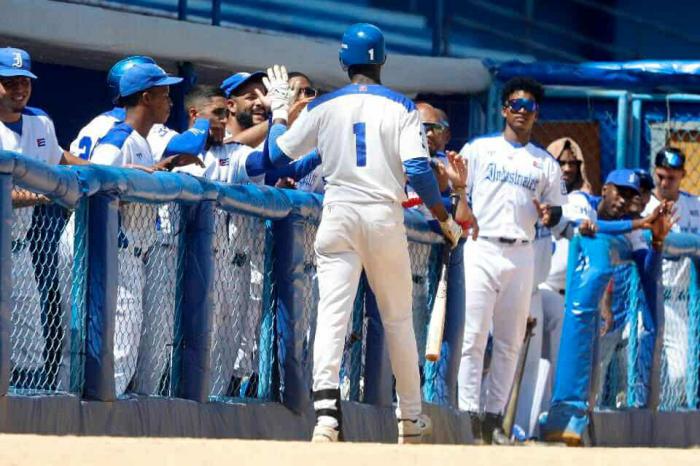  Industriales domina duelo semanal contra los Leopardos 