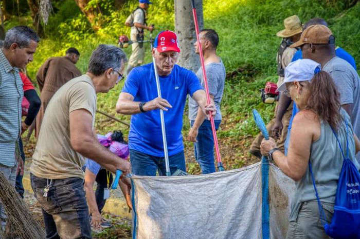 Díaz-Canel en jornada de higienización en La Habana