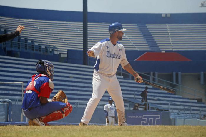 Jugador de Industriales en Serie Nacional de Béisbol
