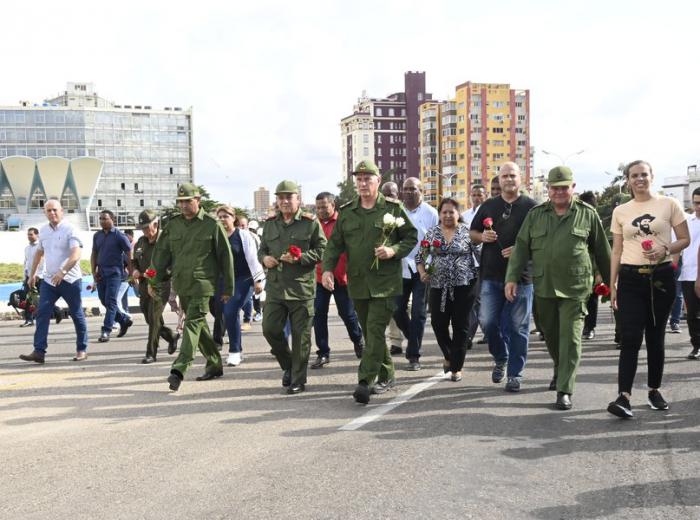 Miguel Díaz-Canel encabeza el homenaje a Camilo Cienfuegos