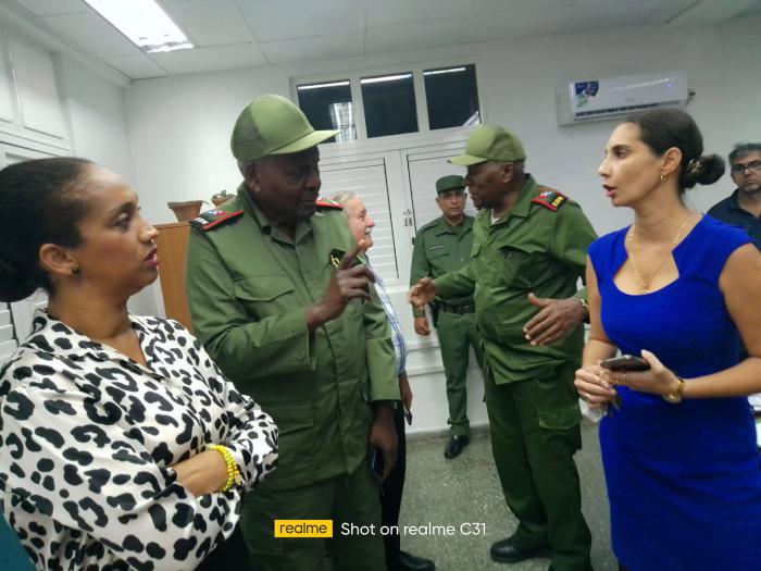 Los miembros del Buró Político del Comité Central del Partido Comunista de Cuba, Salvador Valdés Mesa, vicepresidente de la República; Esteban Lazo Hernández, presidente de la Asamblea Nacional del Poder Popular y del Consejo de Estado; el General de Cuerpo de Ejército Álvaro López Miera, ministro de las Fuerzas Armadas Revolucionarias (FAR); y el General de División Ramón Pardo Guerra, jefe del Estado Mayor Nacional de la Defensa Civil, realizaron una visita este miércoles al Centro de Pronóstico del Instituto de Meteorología