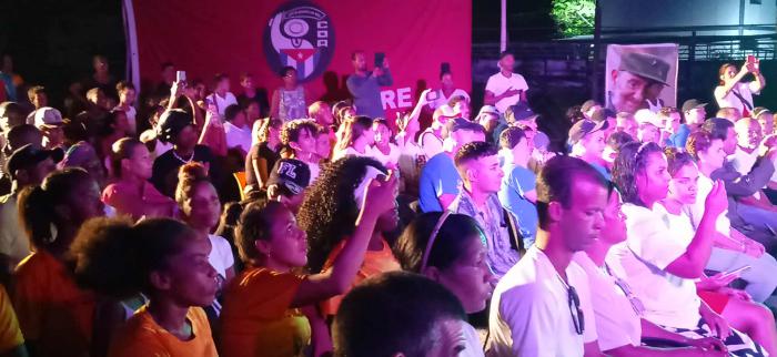 Barrio debate en el Cotorro sobre las drogas