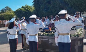 El Vicealmirante de la reserva Pedro Miguel Perez Betancourt recibió honores militares  en el Panteón de las FAR de la Necrópolis de Colon en La Habana