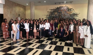 Estudiantes universitarios se reúnen en el Modelo de Naciones Unidas Ágora