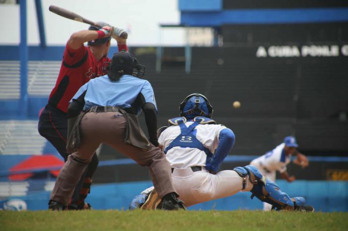 Toros embisten en el Coloso del Cerro 