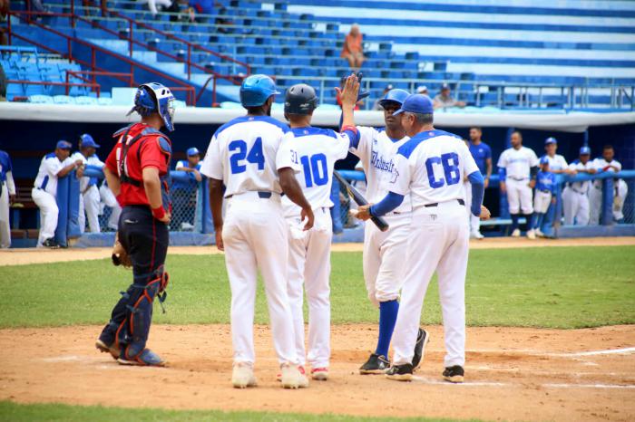 Industriales domina la pugna particular ante los Toros 